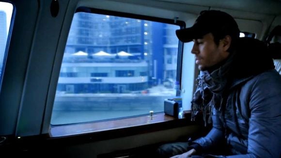 Clip : La vie d'Enrique Iglesias en tournée dans "I Like How It Feels"