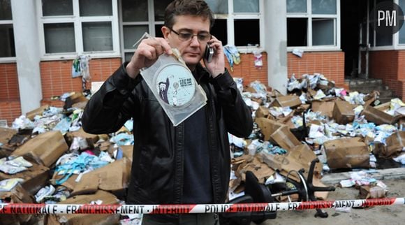 Charb, le patron du journal, devant les locaux de Charlie Hebdo, dévastés par un incendie criminel dans la nuit du 1er au 2 nnovembre 2011.