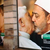 Benetton retire sa pub choc mettant en scène le Pape