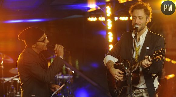 Manu Katché et Charlie Winston sur le plateau de "Direct Star sur Seine"