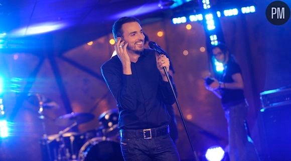 Christophe Willem sur le plateau de "Direct Star sur Seine"