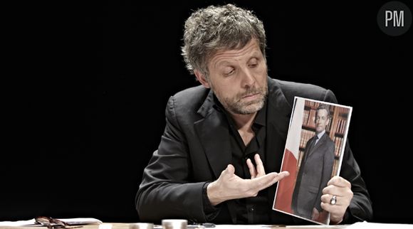 Stéphane Guillon dans son spectacle "En liberté très surveillée".