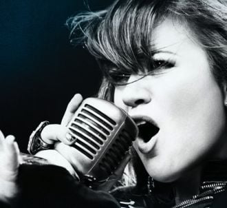 Kelly Clarkson sur la pochette du single 'Stronger'