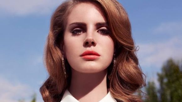 Disques : Lana Del Rey se maintient, Michel Telo devance Madonna, Whitney Houston revient