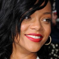 Rihanna revient déjà et surprend avec "Diamonds"