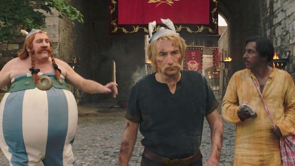 Box-office : "Astérix et Obélix : Au service de sa Majesté" leader facile mais décevant