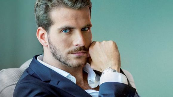 NT1 : Adriano est le nouveau "Bachelor, le gentleman célibataire"