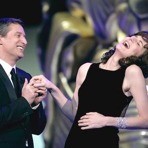 Valérie Lemercier et Antoine de Caunes ensemble sur la scène des César.