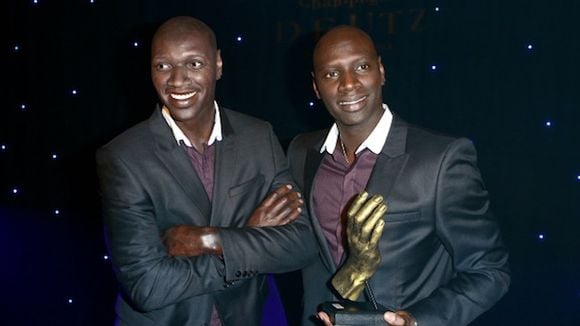 Omar Sy découvre son double "très chelou" au musée Grévin