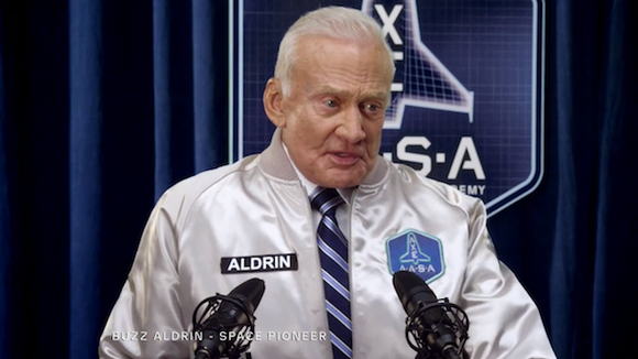 Buzz Aldrin participe à la campagne de lancement de Axe Apollo, janvier 2013.