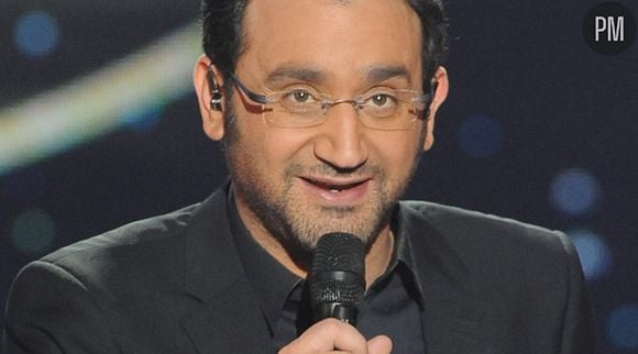 A chaque prime, une nouvelle paire de lunettes pour Cyril Hanouna.