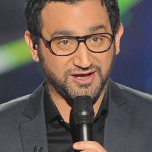 A chaque prime, une nouvelle paire de lunettes pour Cyril Hanouna.