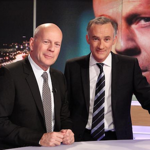 Bruce Willis sur le plateau du 20 heures de TF1 de Gilles Bouleau, le 11 février 2012.