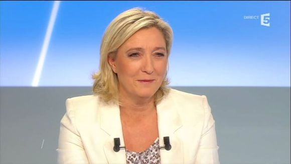 La chute de Marine Le Pen dans une piscine.