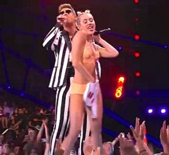 Miley Cyrus choque aux MTV Video Music Awards