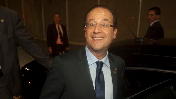 La photo peu flatteuse de François Hollande retirée par l'AFP