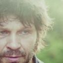"Droit dans le soleil" : le premier titre de Bertrand Cantat et de son duo Détroit