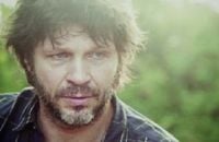 "Droit dans le soleil" : le premier single du nouvel album de Bertrand Cantat et son groupe Détroit