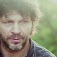 "Droit dans le soleil" : le premier titre de Bertrand Cantat et de son duo Détroit