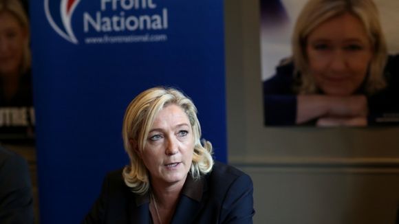 Marine Le Pen accuse les médias de "surveiller" les candidats du Front National