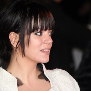 Lily Allen en tête des ventes de singles outre-Manche