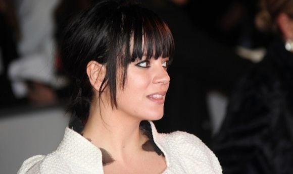 Lily Allen en tête des ventes de singles outre-Manche