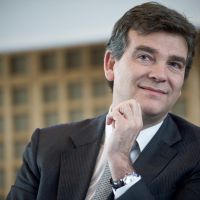 Arnaud Montebourg attaque "Le Nouvel Obs" en diffamation