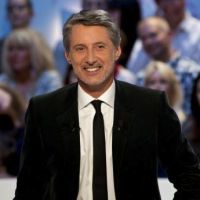 Antoine de Caunes (P2) : "On propose avec Hanouna deux offres de télévision radicalement différentes"