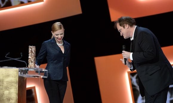 Quentin Tarantino remet le César d'honneur de Scarlett Johansson