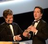 Guillaume Gallienne reçoit le César du meilleur film des mains de François Cluzet