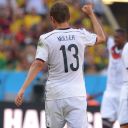 Thomas Müller ravi après la victoire de la Mannschaft