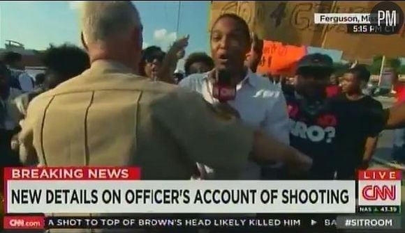 Le journaliste de CNN forcé de reculer par la police à Ferguson (capture d'écran)