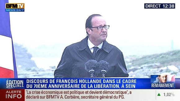 François Hollande sous une pluie battante en direct sur les chaînes d'info