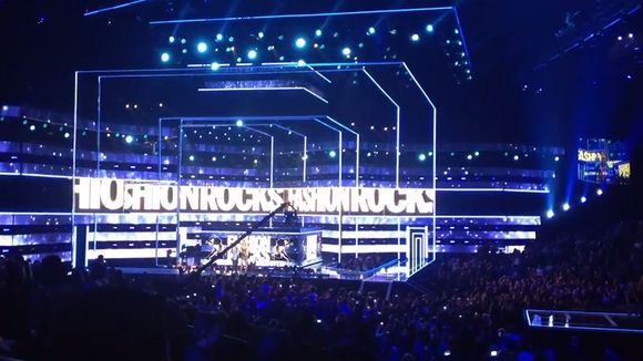 Justin Bieber hué lors du "Fashion Rocks 2014"
