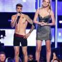 Justin Bieber se déshabille au Fashion Rocks 2014