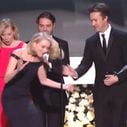 Naomi Watts trébuche sur la robe d'Emma Stone aux SAG Awards 2015