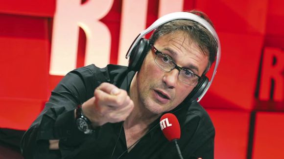 Julien Courbet insulté sur RTL, le gérant s'excuse en direct