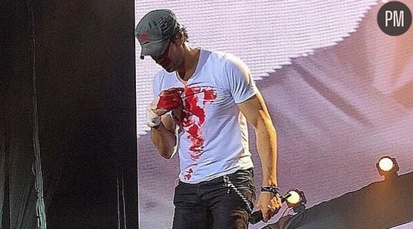 Enrique Iglesias blessé sur scène