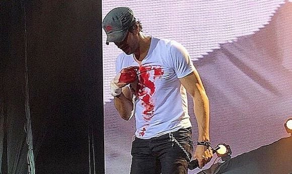 Enrique Iglesias blessé sur scène