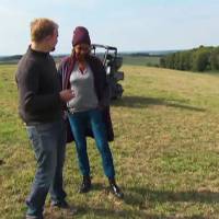 "L'Amour est dans le pré" : Karine Le Marchand très émue par Julien, agriculteur handicapé