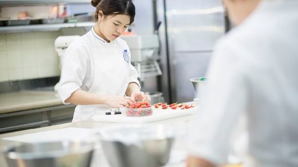 D8 prépare une émission de rencontres pour des cuisiniers