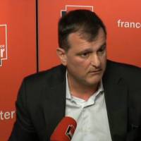 France Inter : Louis Aliot ressort l'affaire du permis de conduire à Léa Salamé