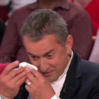 Christophe Dechavanne très ému dans "Vivement dimanche"