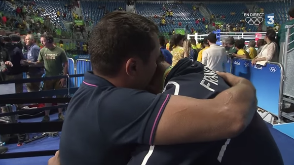 Rio 2016 : Les larmes de Brahim Asloum en commentant la défaite de Sofiane Oumiha