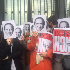 Les journalistes ont de nouveau manifesté ce midi devant la place de la Bourse.
