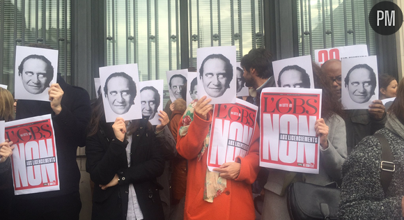Les journalistes ont de nouveau manifesté ce midi devant la place de la Bourse.