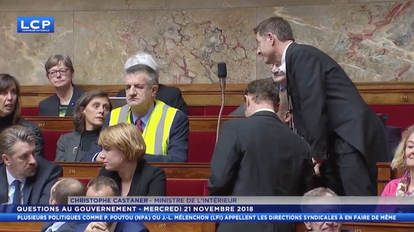 Jean Lassalle en gilet jaune à l'Assemblée nationale.