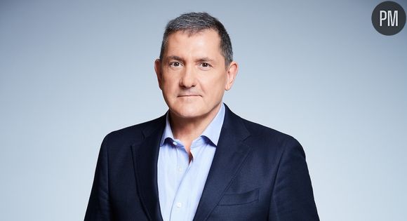 Yves Calvi anime la matinale de RTL et "L'info du vrai" tous les soirs sur Canal+