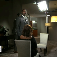 Furieux et en larmes, R. Kelly dément les accusations d'abus sexuels dans une interview surréaliste