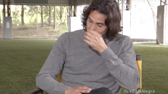 Edison Cavani en larmes à la télévision uruguayenne